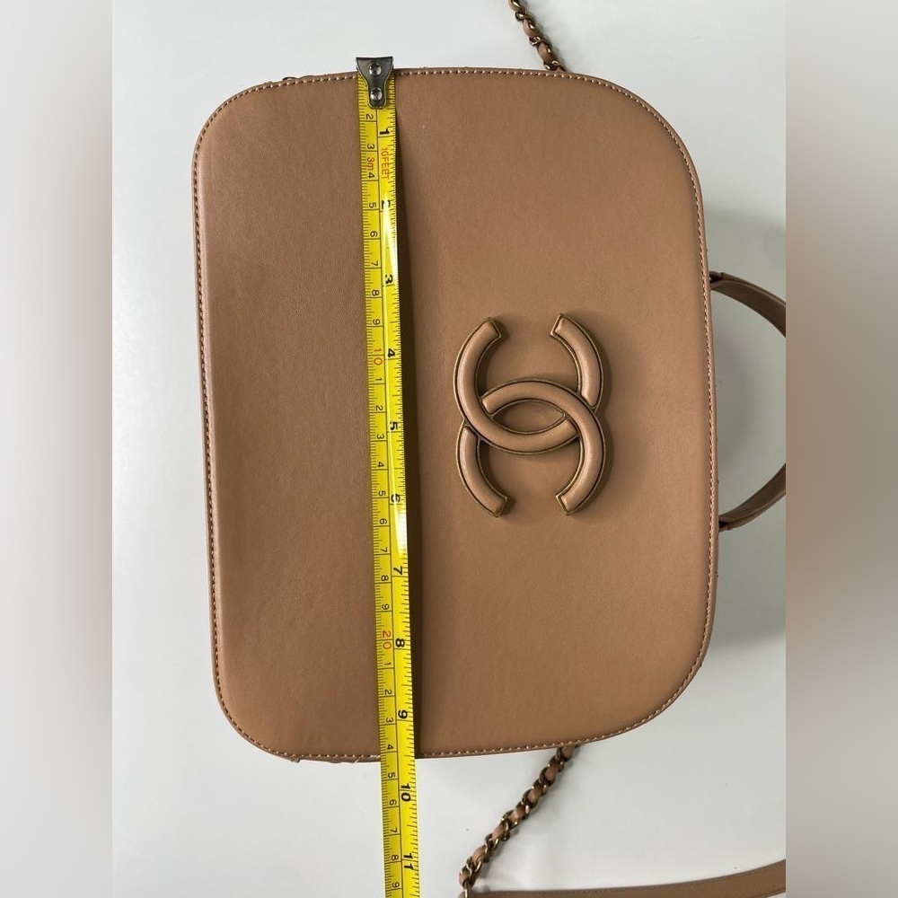 Chanel Coco Curve Vanity – Beige Shiny Calfskin & Goatskin, Antique Gold-Tone Ch - Picture 9 of 12